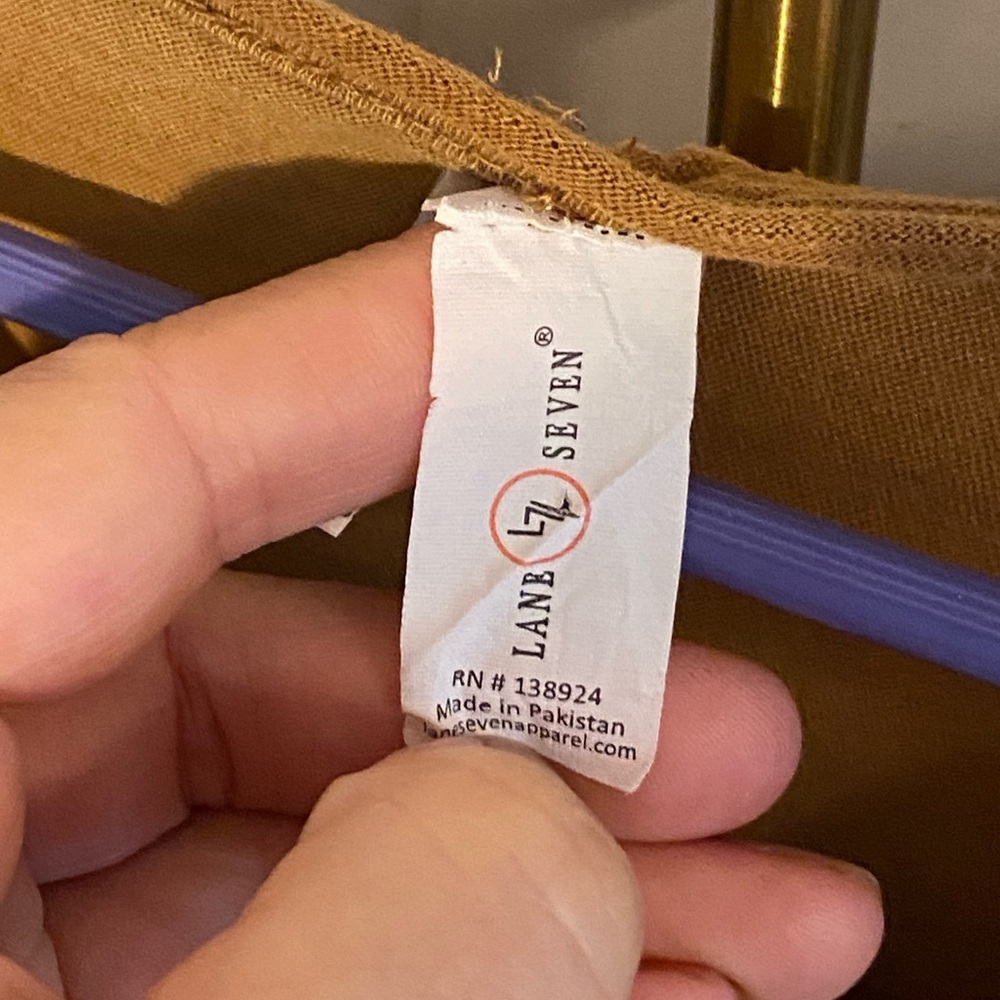 Yellowstone Home Brown Graphic Tee with Western Print
Bin A - Picture 7 of 9